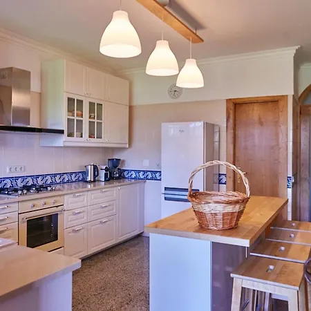 Willa 9 Bedrooms With Sea View Private Pool And Furnished Garden At Cristelo 2 Km Away From The
