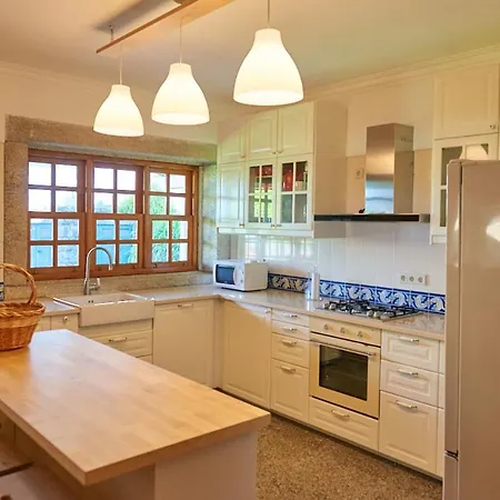 9 Bedrooms With Sea View Private Pool And Furnished Garden At Cristelo 2 Km Away From The